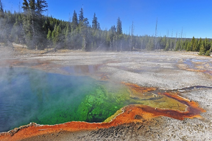 Examples of the manifestation of geothermal energy: (d) hot spring in Yellowstone National Park